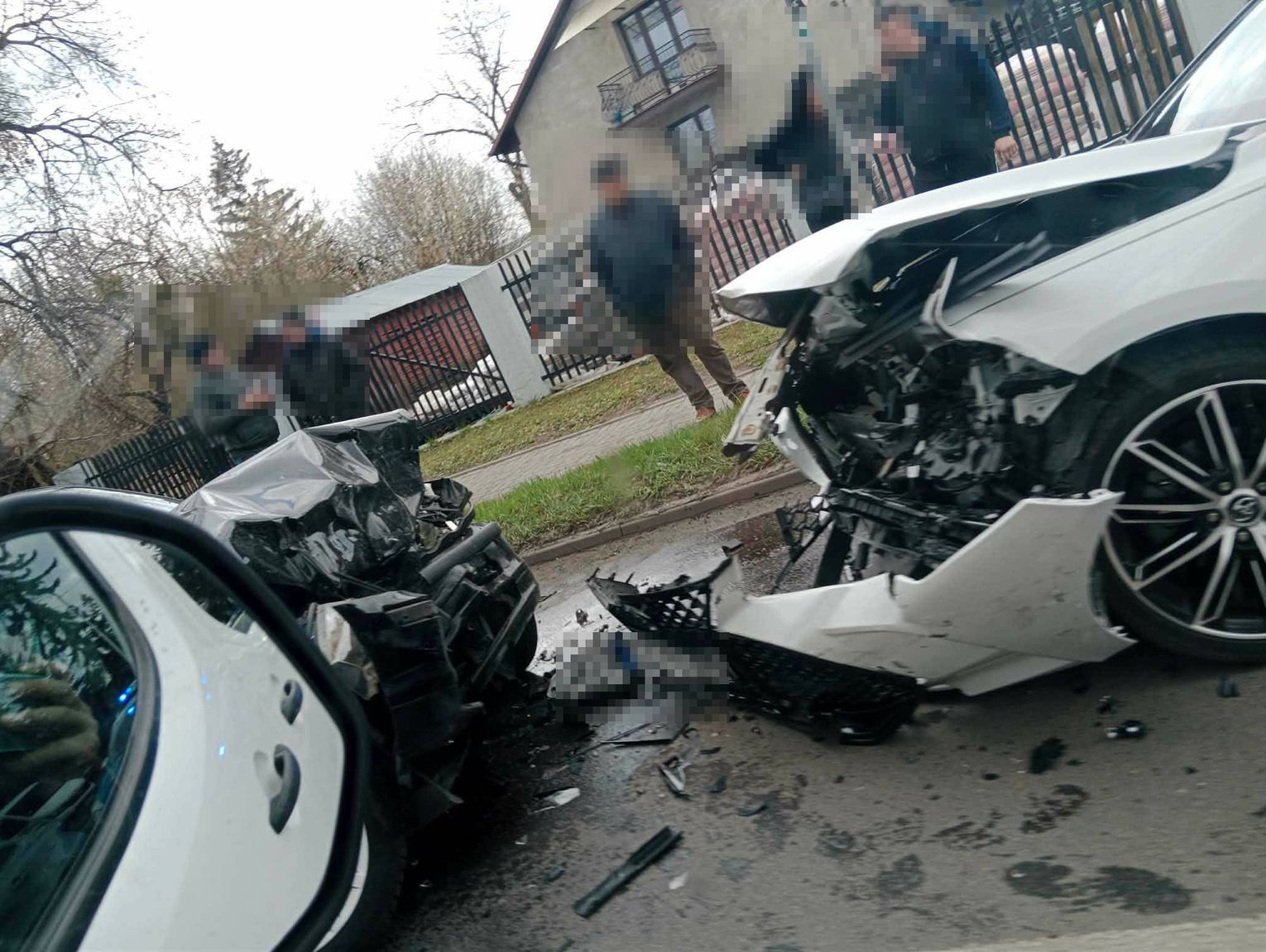 Chwila nieuwagi, trzy rozbite auta. Zderzenie w Pokrówce