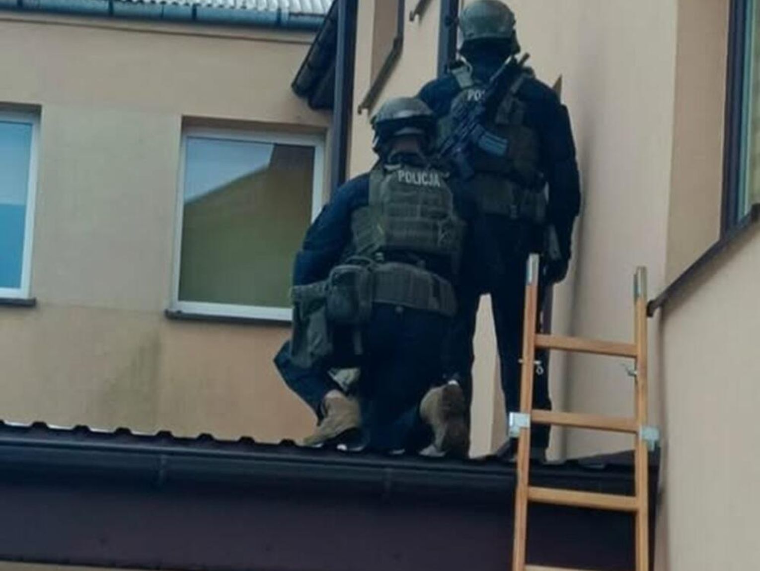 Dramatyczne chwile we Włodawie. 35-latek zabarykadował się w mieszkaniu