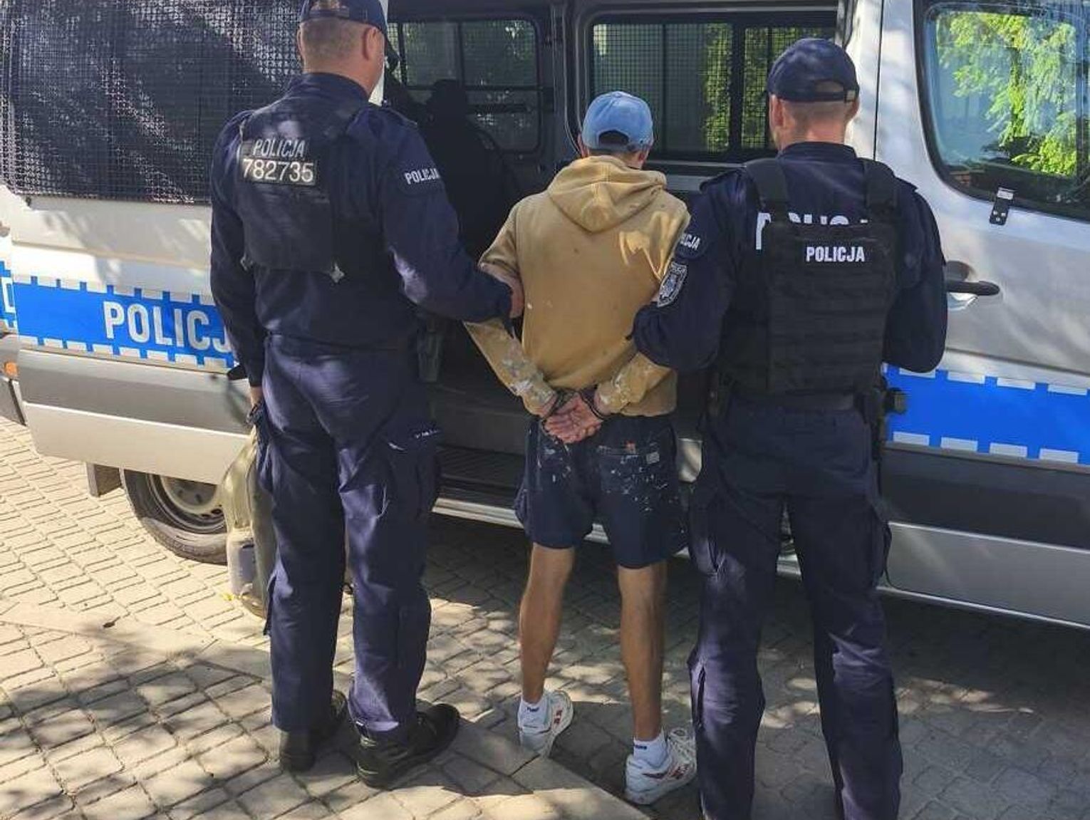 Drogowa kontrola w Okunince. Poszukiwany trzema listami gończymi trafił do więzienia