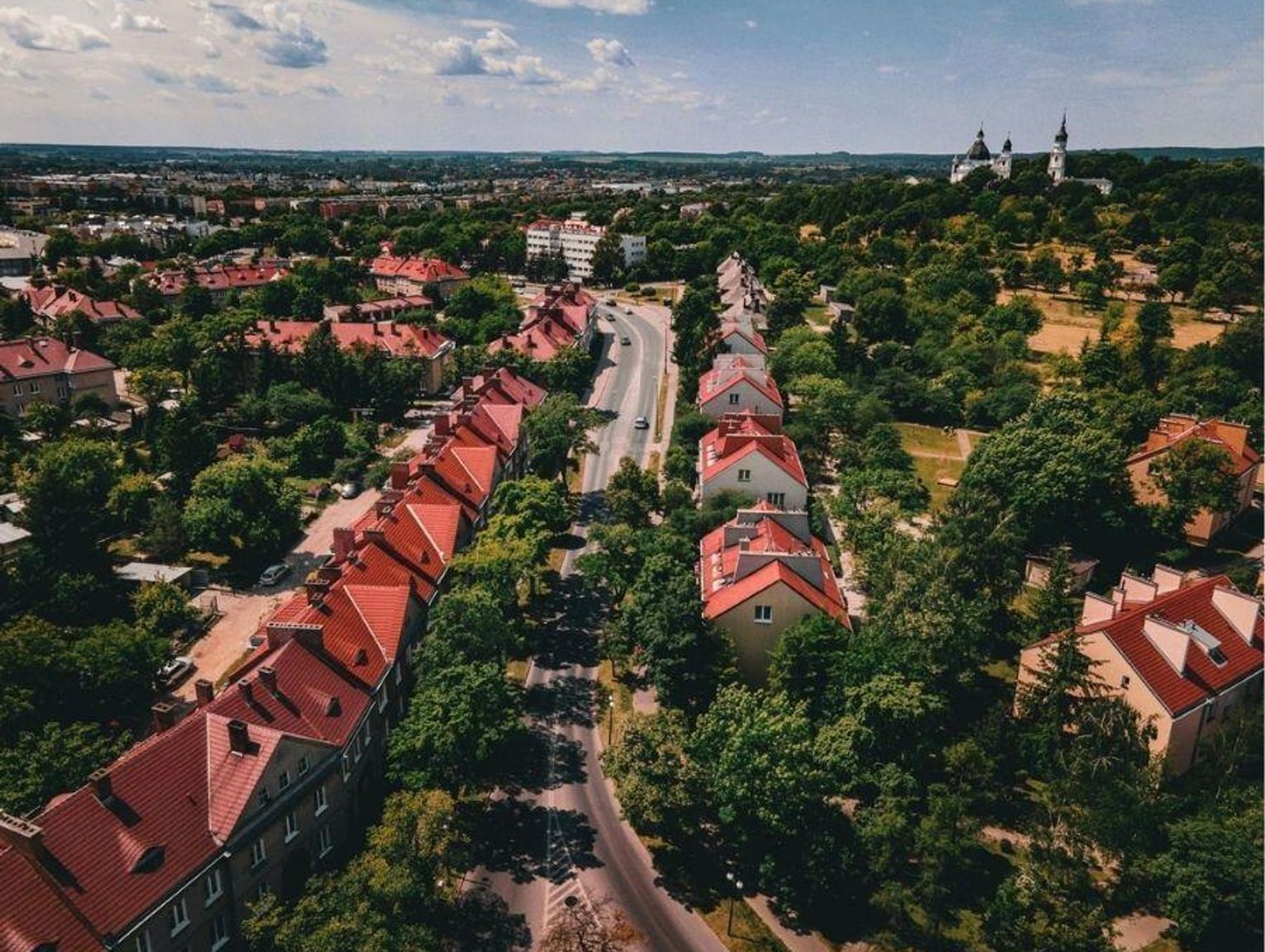 Dziury i zapadnięty asfalt w kilku miejscach Chełma. Ratusz wskazał terminy napraw