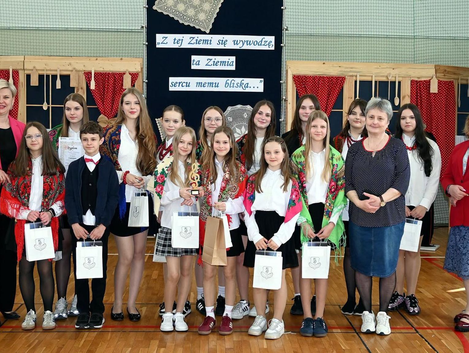 Folklorystyczne święto w Okszowie: dom rodzinny motywem przewodnim konkursu [ZDJĘCIA]