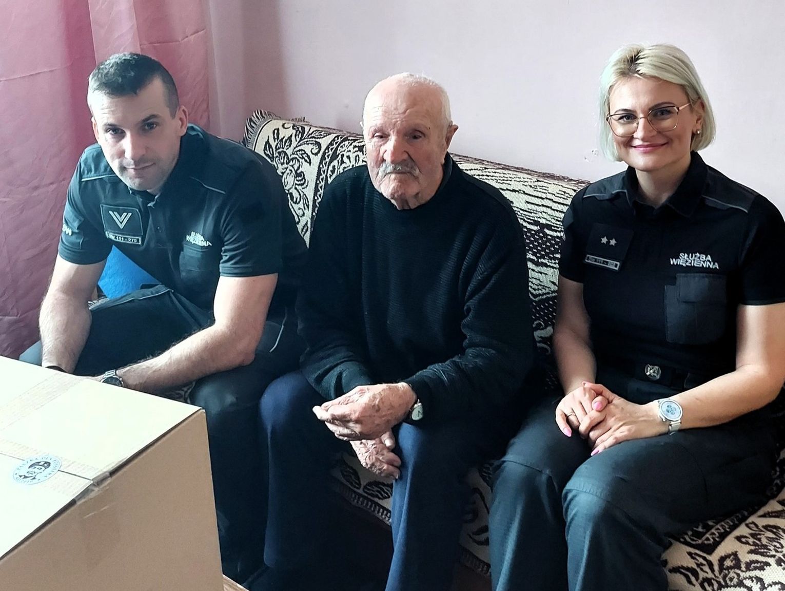 Funkcjonariusze Zakładu Karnego w Chełmie z wizytą u bohaterów