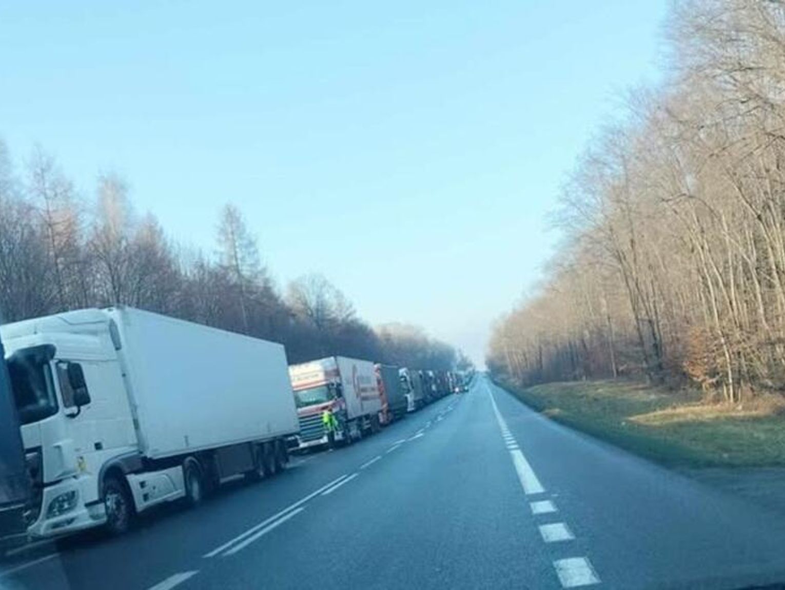 Gigantyczny korek do przejścia na granicy w Dorohusku. 20-kilometrowa kolejka