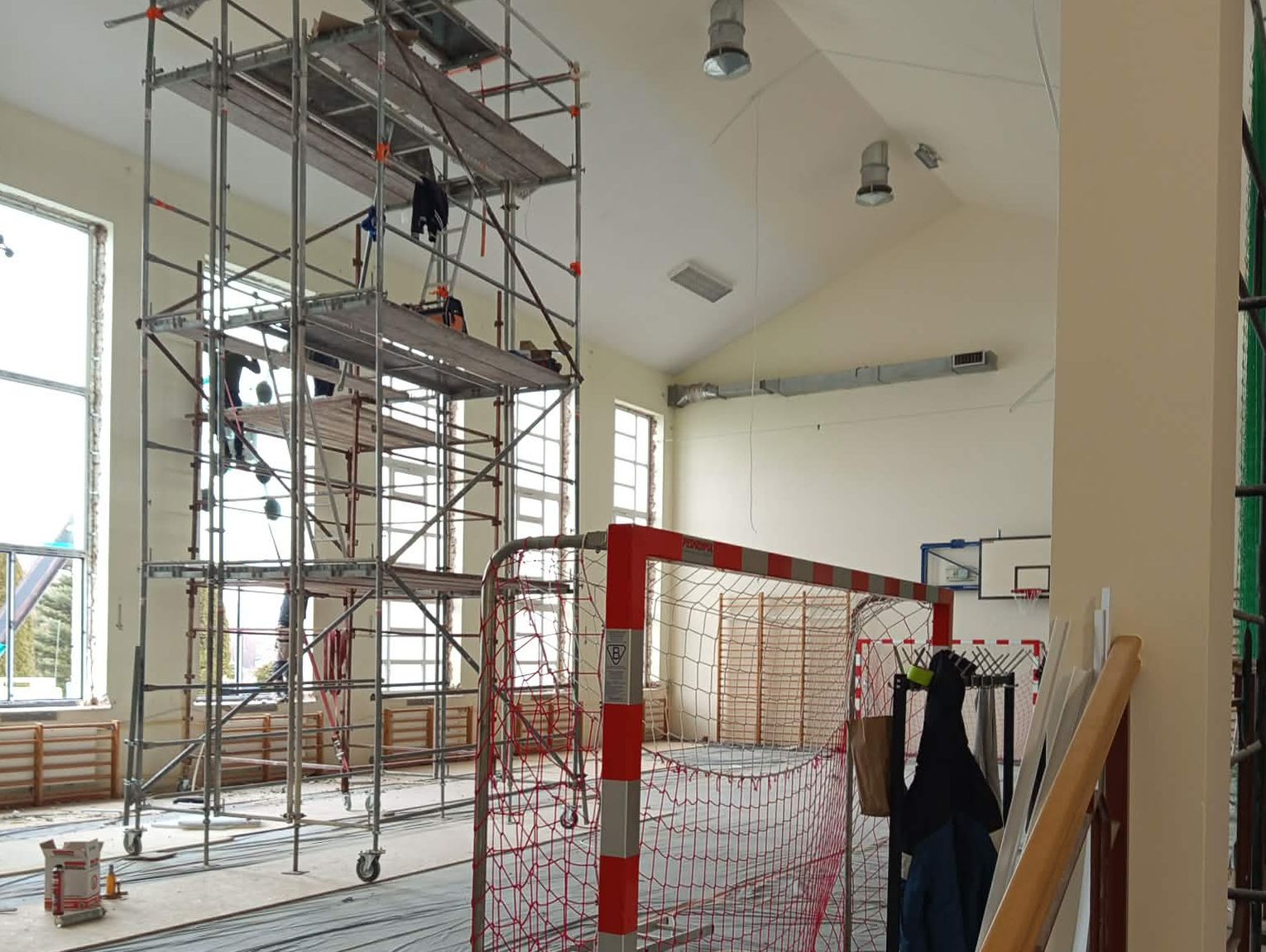 Gm. Gorzków. Nowa jakość w szkole za ponad 4 miliony. Trwa termomodernizacja budynku