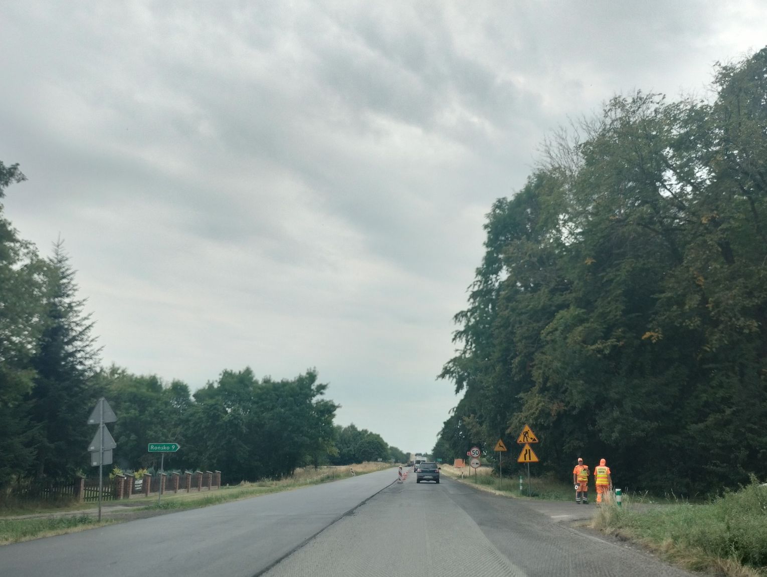 Gm. Izbica. Będzie bezpieczniejsze skrzyżowanie dla mieszkańców Wału, Dworzysk i Romanowa