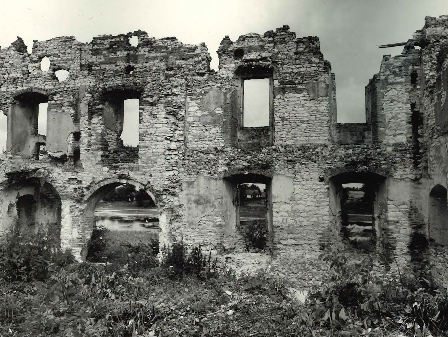Gm. Krasnystaw. Zamek w Krupem przed wielką zmianą. Archiwalne zdjęcia pokazują jego dawny stan [GALERIA ZDJĘĆ]