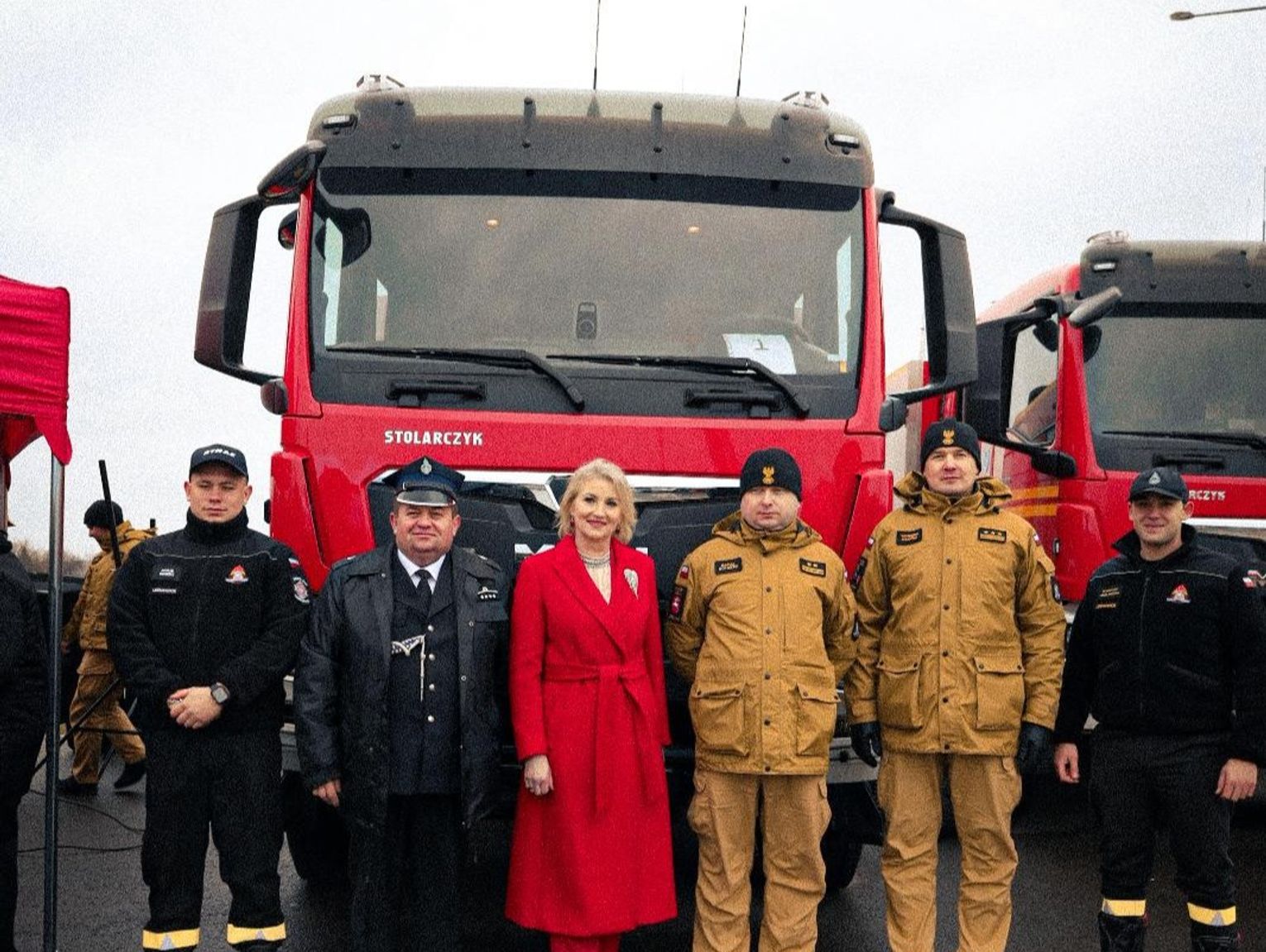 Gm. Leśniowice. Ochotnicy z Leśniowic przesiedli się na nowy wóz. Pomogły środki z Unii Europejskiej
