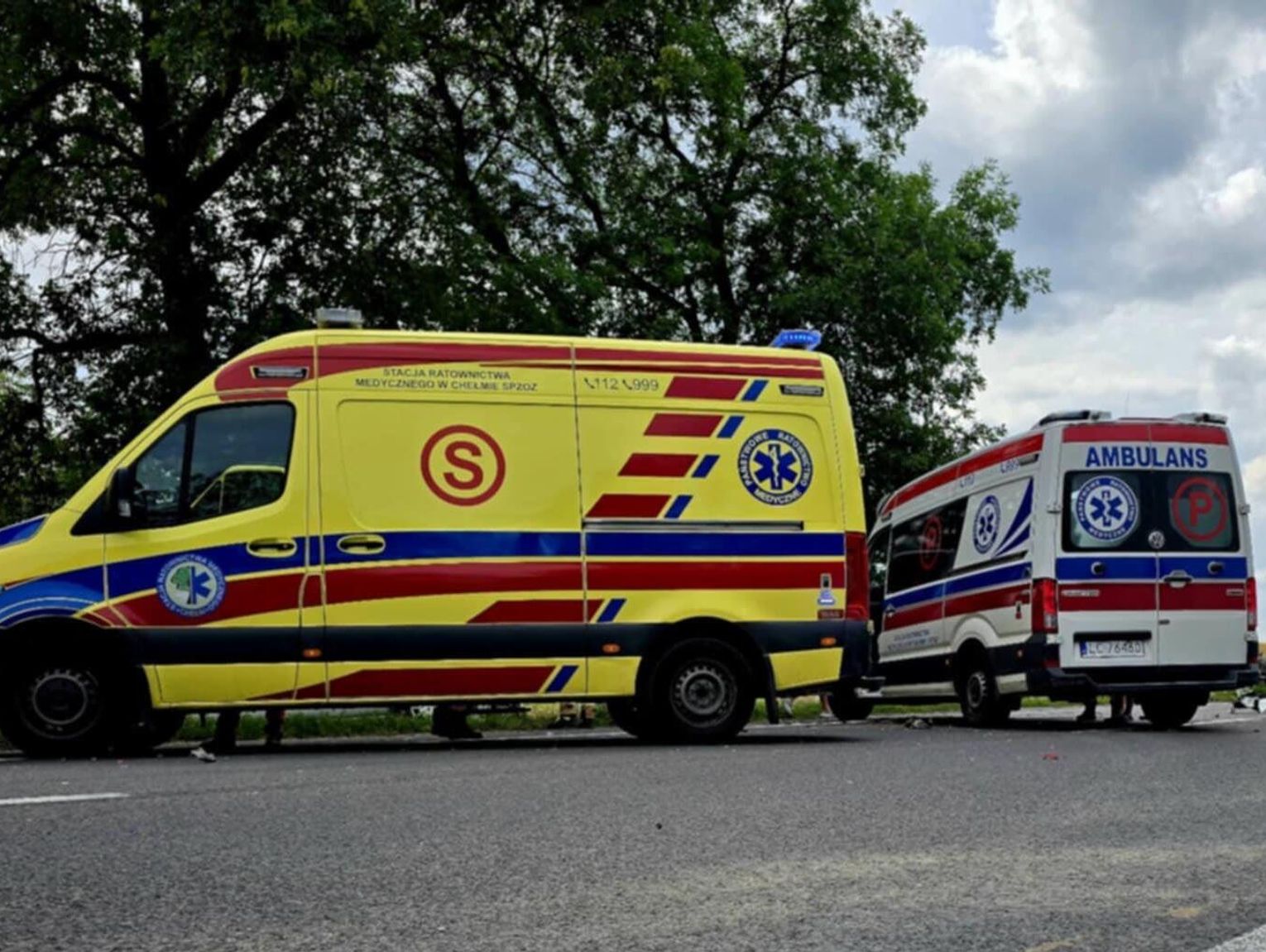 Gm. Leśniowice. Rolnik poważnie ranny podczas pracy w polu. Brona talerzowa przygniotła mu nogę