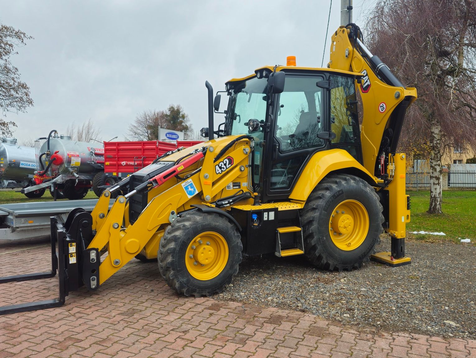 Gm. Siennica Różana. Nowy sprzęt dla gminy, stare maszyny na przetarg