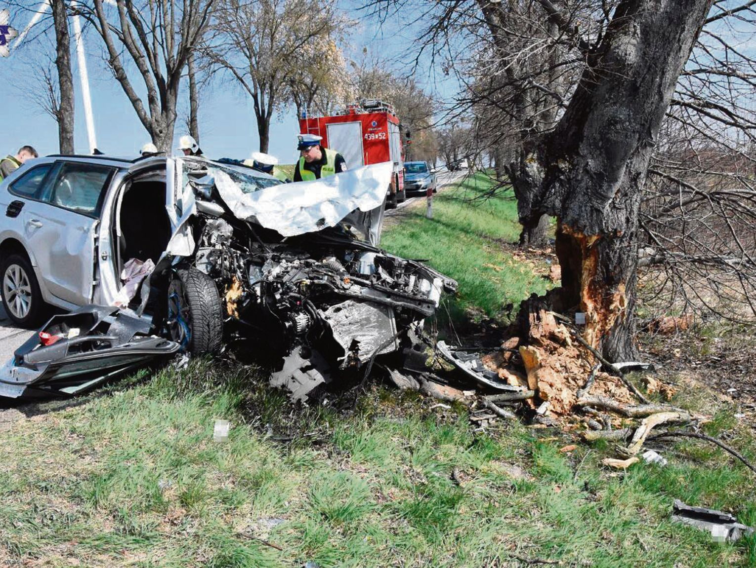 Huk i zmiażdżona blacha. 50-latek cudem przeżył to uderzenie
