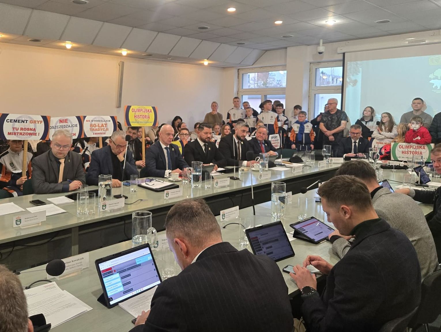 Gorąca, wielogodzinna debata i polityczne przepychanki. Ostre starcie o Wschodnie Centrum Zapasów