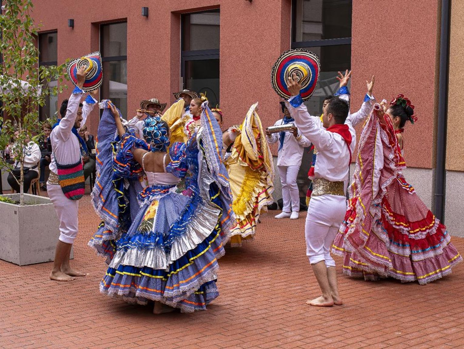 Groził zabójstwem i kazał „wyp…ać” gościom zamojskiego „Eurofolku”. Nie wiadomo, gdzie teraz jest