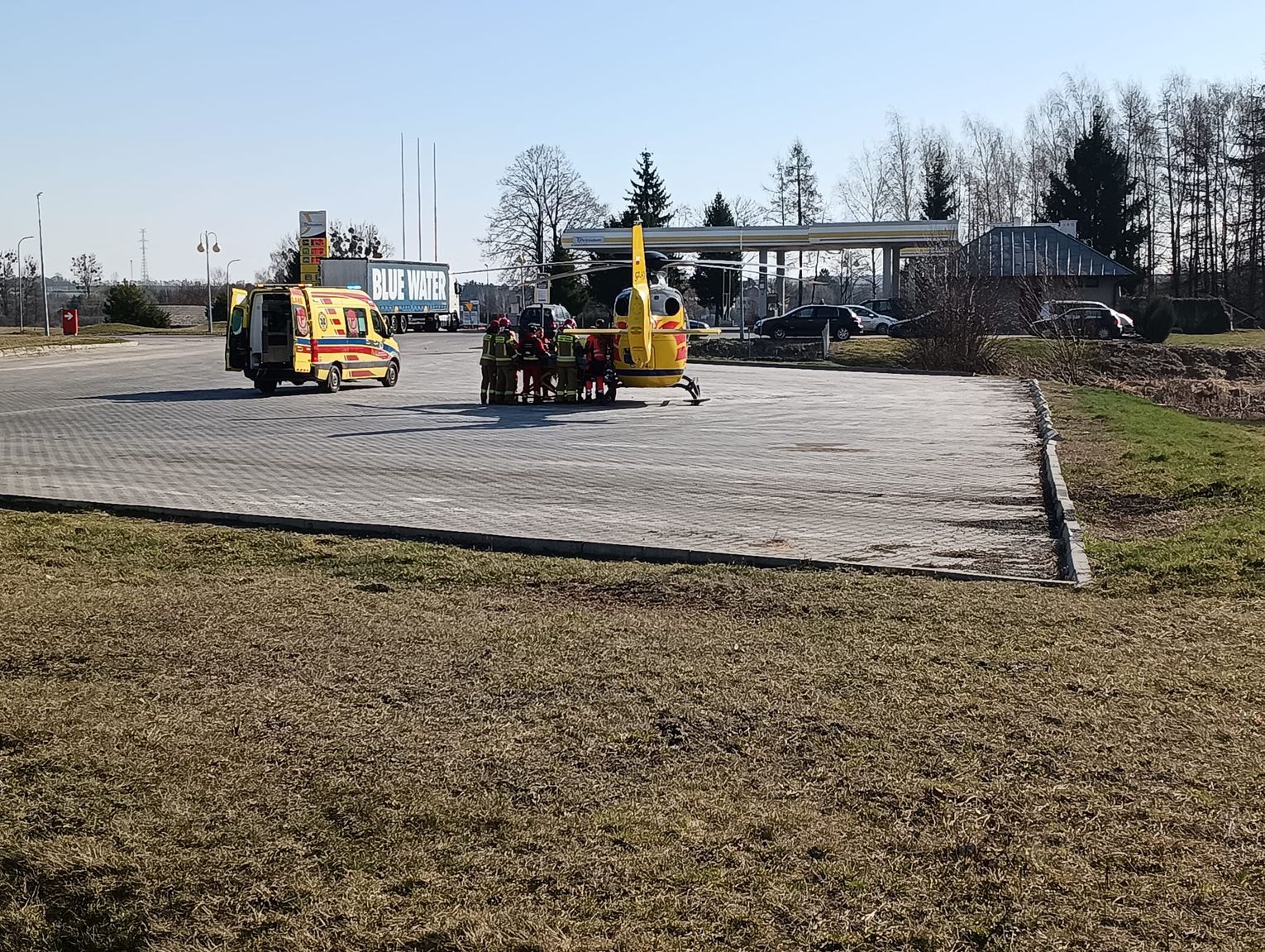 Groźny wypadek pod Chełmem. Mężczyzna wciągnięty przez glebogryzarkę