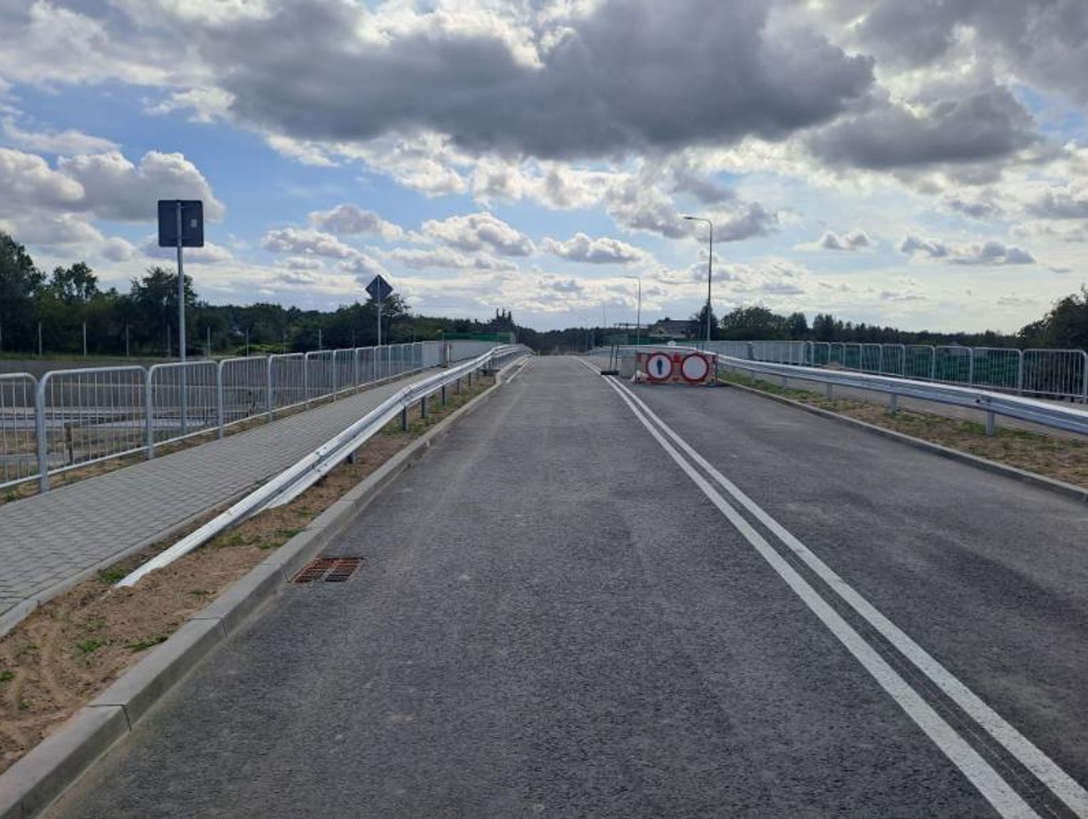 Kolejny odcinek A2 oddany. Można już jechać tędy przez wiadukt