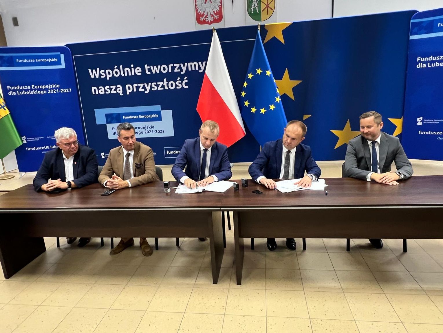 Koniec koszmaru na „betonówce”. Podpisano umowę na przebudowę drogi wojewódzkiej z Korolówki do Kaplonos