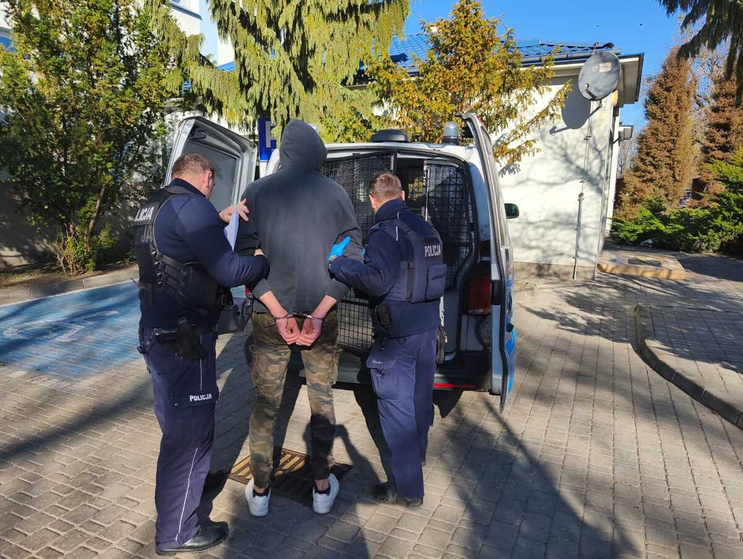 Koniec ucieczki recydywisty. 26-latek ze Starego Brusa trafił za kraty