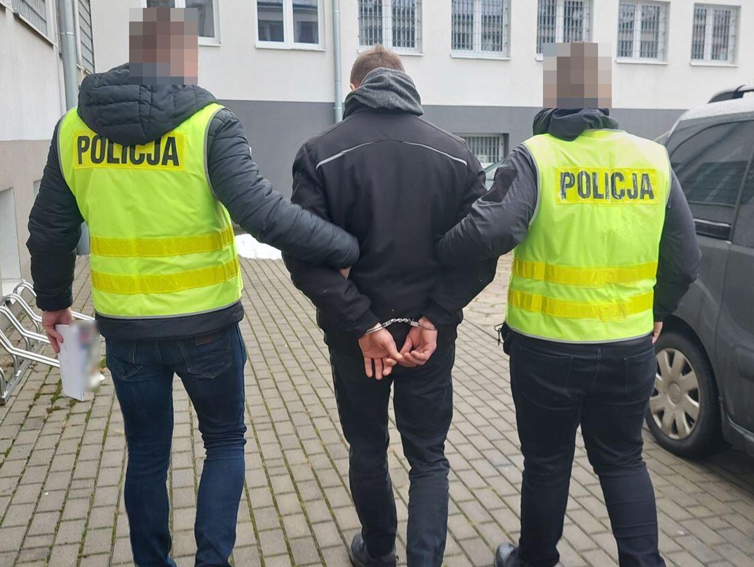 Koniec ukrywania się przed prawem. 33-latek zatrzymany podczas wizyty w urzędzie