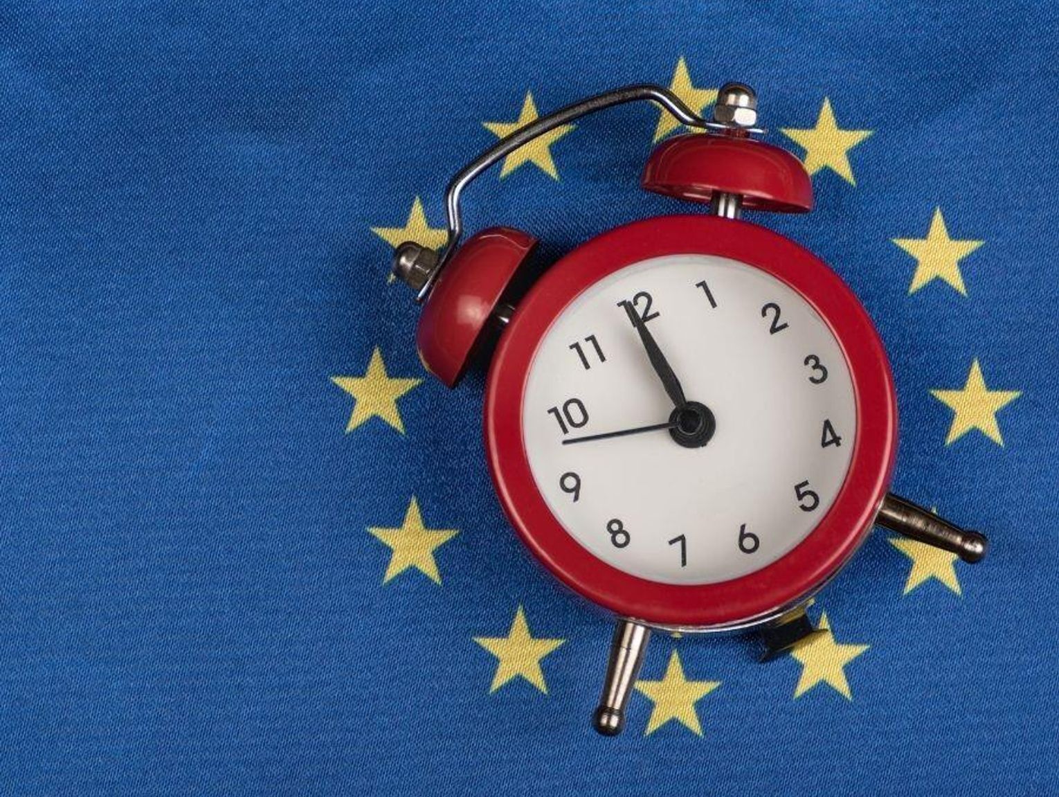 Koniec zmiany czasu? UE analizuje 10 scenariuszy