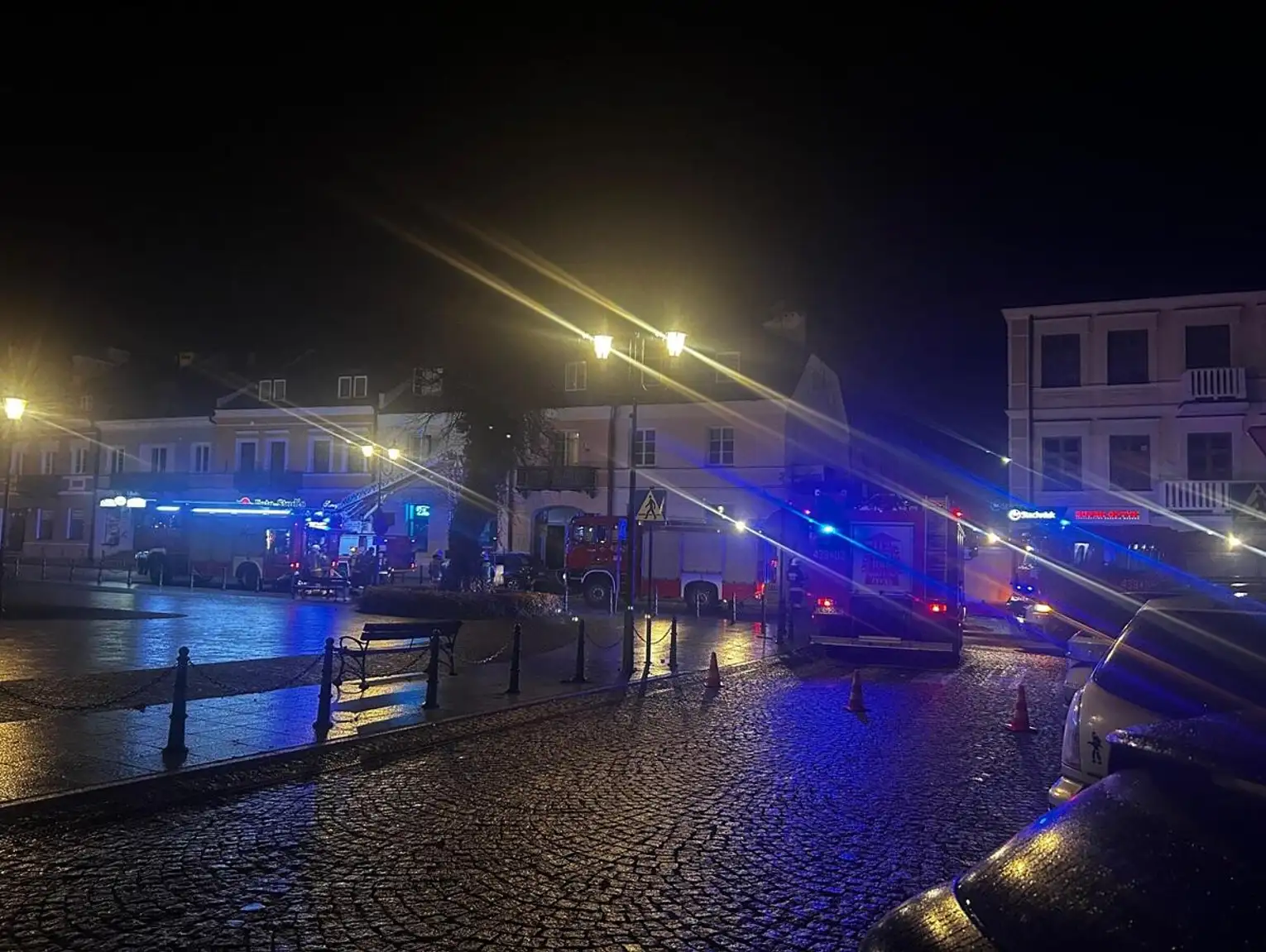 Krasnystaw. Pożar w kamienicy na Placu 3 Maja. Ponad 20 osób ewakuowanych