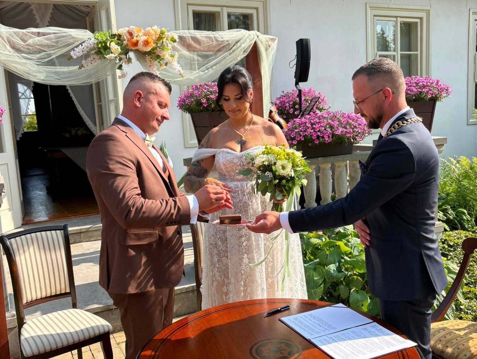 Krasnystaw. Wylicytowali ślub podczas WOŚP. Ceremonię poprowadził burmistrz
