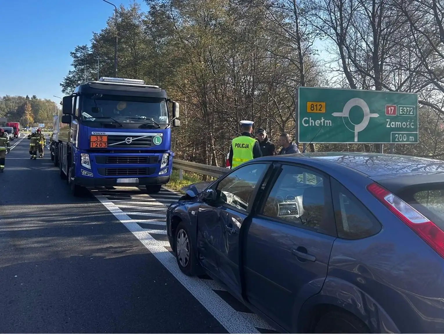 Krasnystaw. Zderzenie ciężarówki i dwóch osobówek na krajowej 17. Ruch wahadłowy