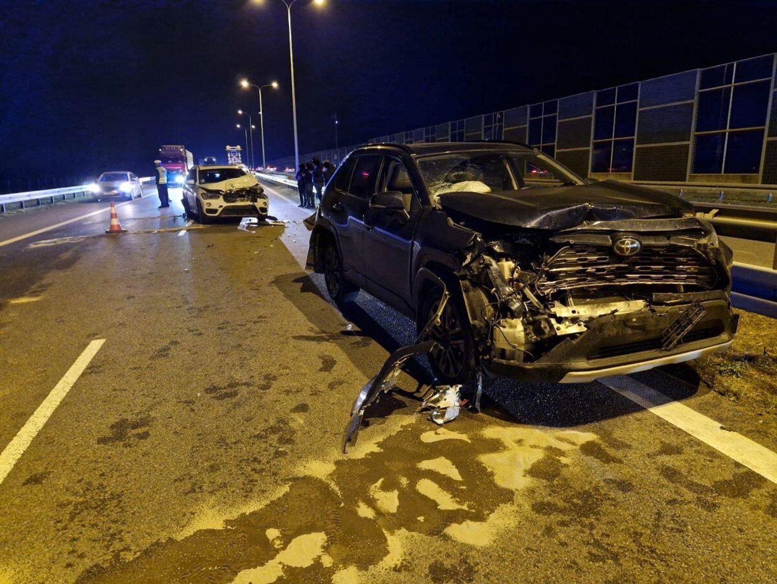 Lubelskie: Uwaga na utrudnienia! Na drodze ekspresowej zderzyły się cztery samochody. Jedna osoba trafiła do szpitala [ZDJĘCIA]
