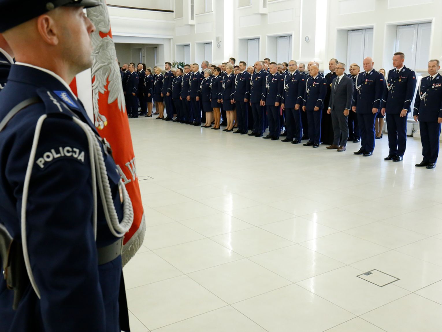 Medale, awanse i ślubowanie nowych policjantów w Komendzie Wojewódzkiej Policji w Lublinie [ZDJĘCIA]
