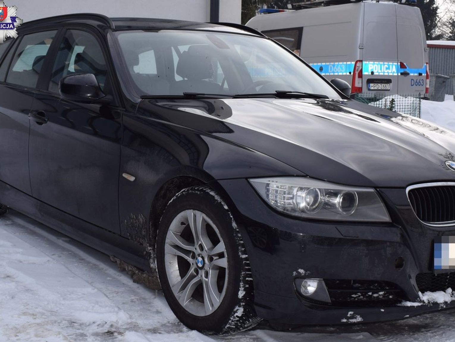 Wyciągnęli go z zaspy, odjeżdżając potrącił 18-latka. Kierowca bmw był pijany i miał narkotyki