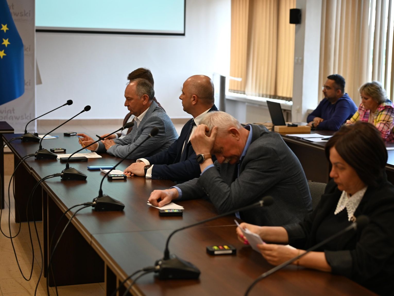 Nadzwyczajna sesja Rady Powiatu we Włodawie zdominowana przez drogi
