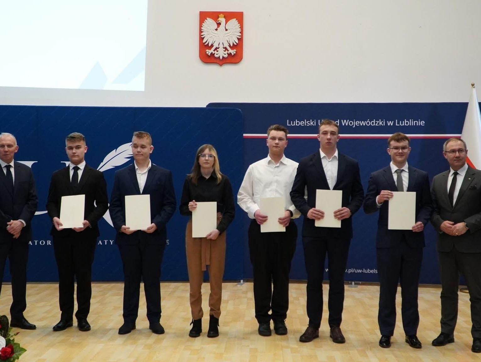 Najlepsi uczniowie powiatu krasnostawskiego z prestiżowymi stypendiami [GALERIA ZDJĘĆ]