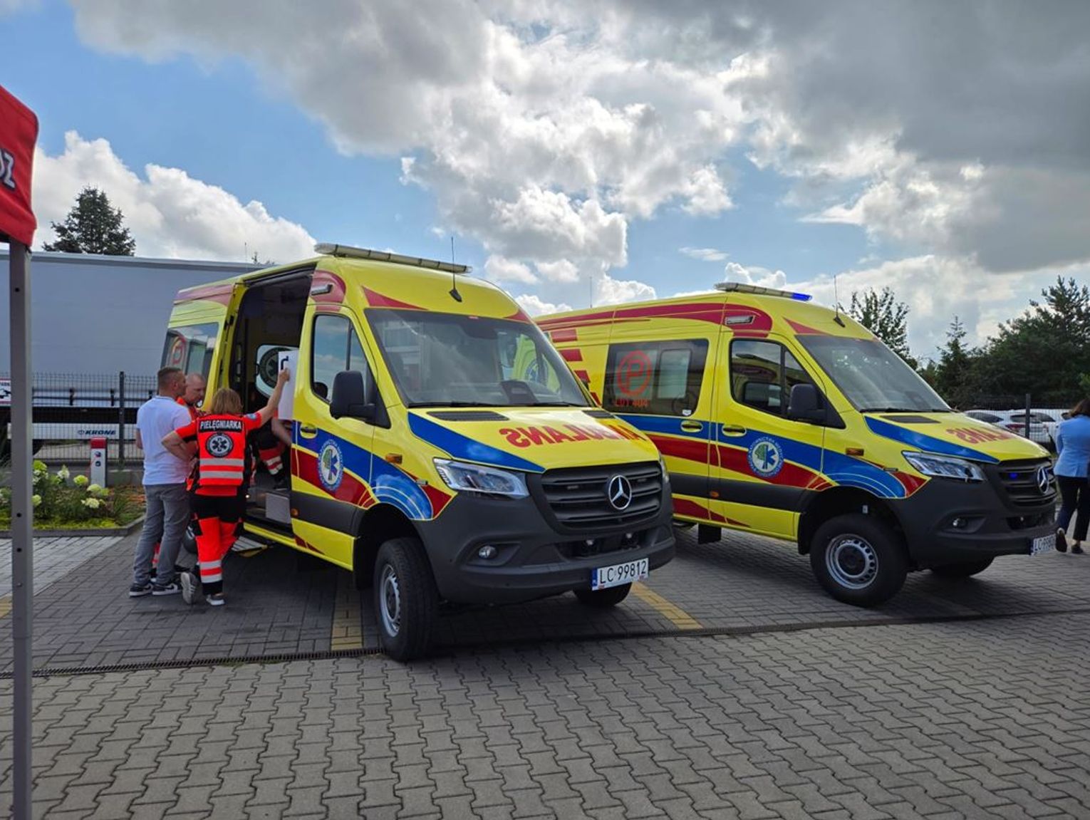 Nowe ambulanse dla ratowników medycznych we Włodawie i Żółkiewce [ZDJĘCIA]
