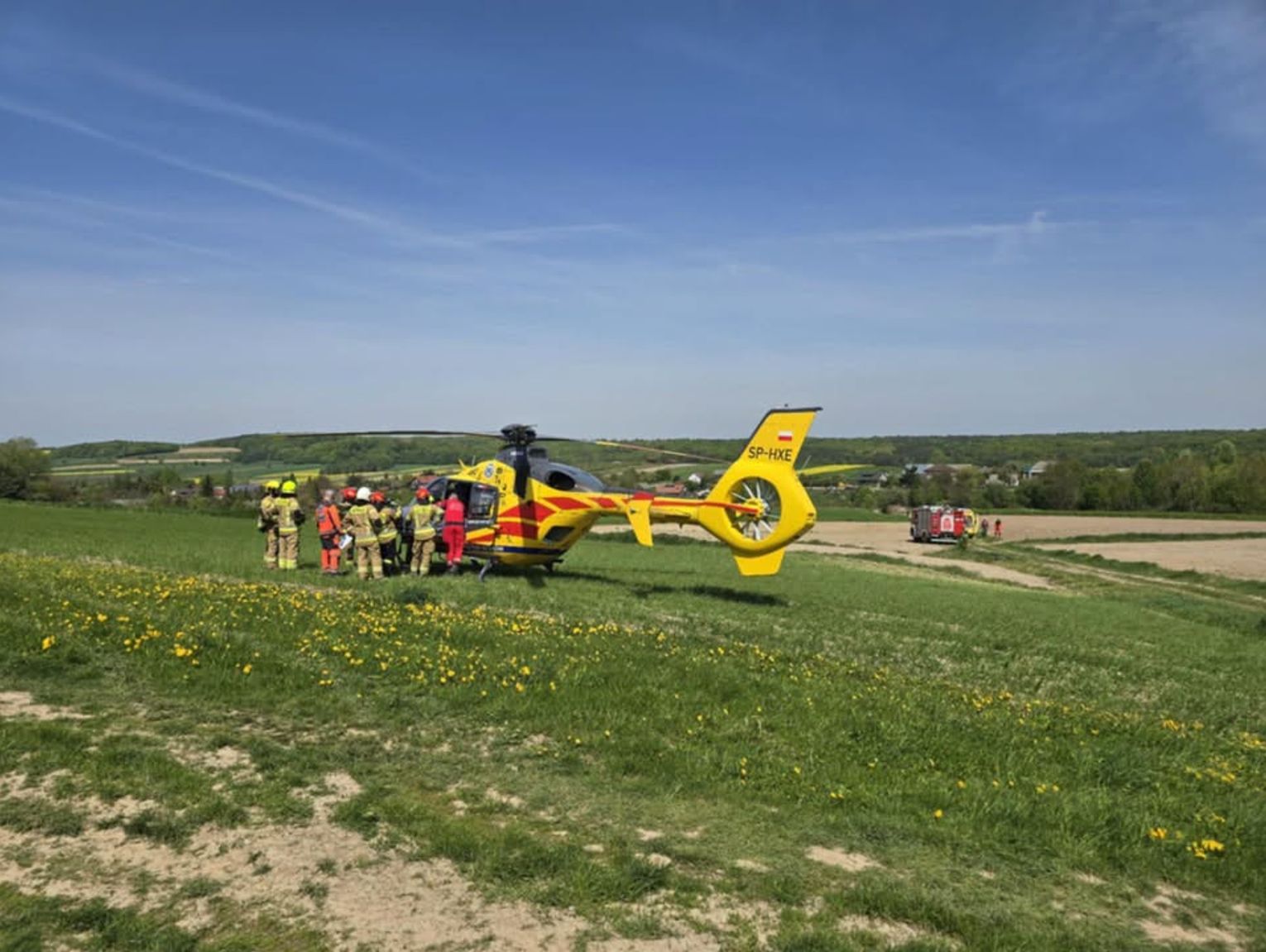 Ośmiolatek wpadł pod ruszający traktor. Na miejsce wezwano śmigłowiec LPR