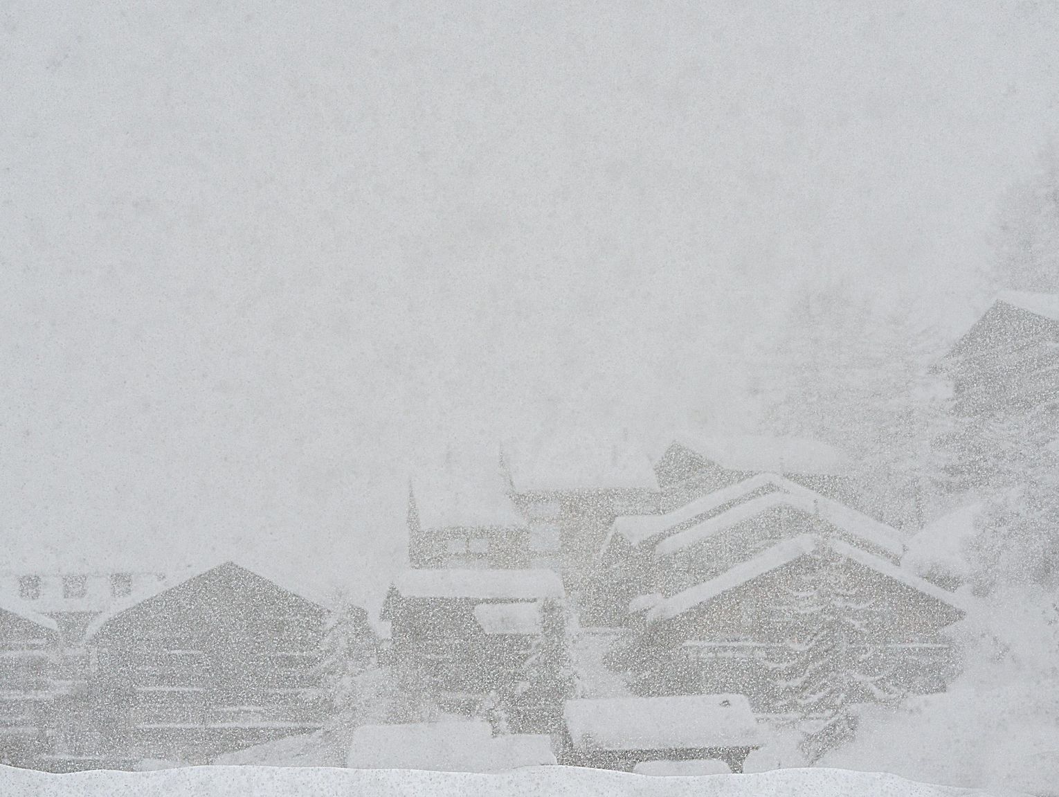 Gołoledź i intensywne opady śniegu. Ostrzeżenia pogodowe dla regionu. Komunikaty RCB i IMGW