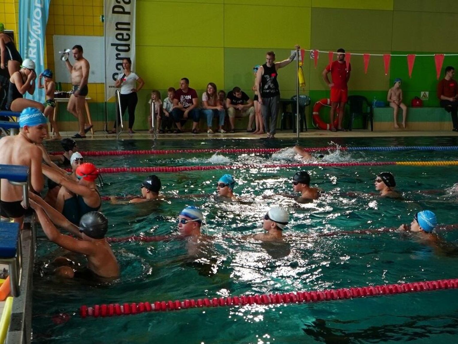 Patriotyczne zmagania w Chełmskim Parku Wodnym