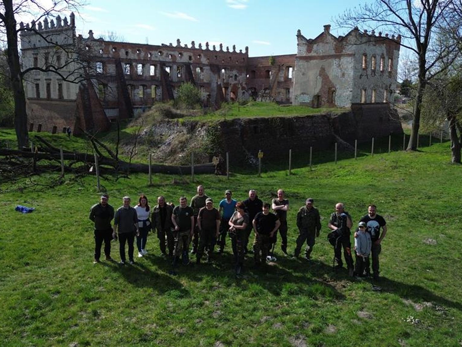 Pierwszy etap badań archeologicznych na zamku w Krupem rozpoczęty. Ale to dopiero początek dłuższej drogi...