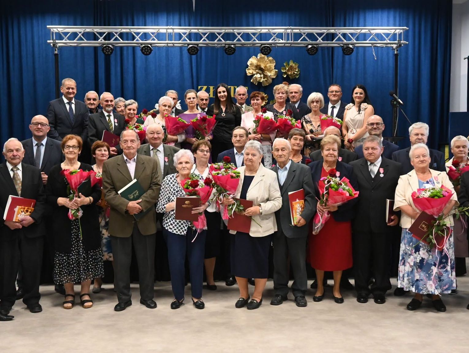 Pół wieku i więcej razem. W Fajsławicach świętowali niezwykłe małżeńskie jubileusze [GALERIA ZDJĘĆ]