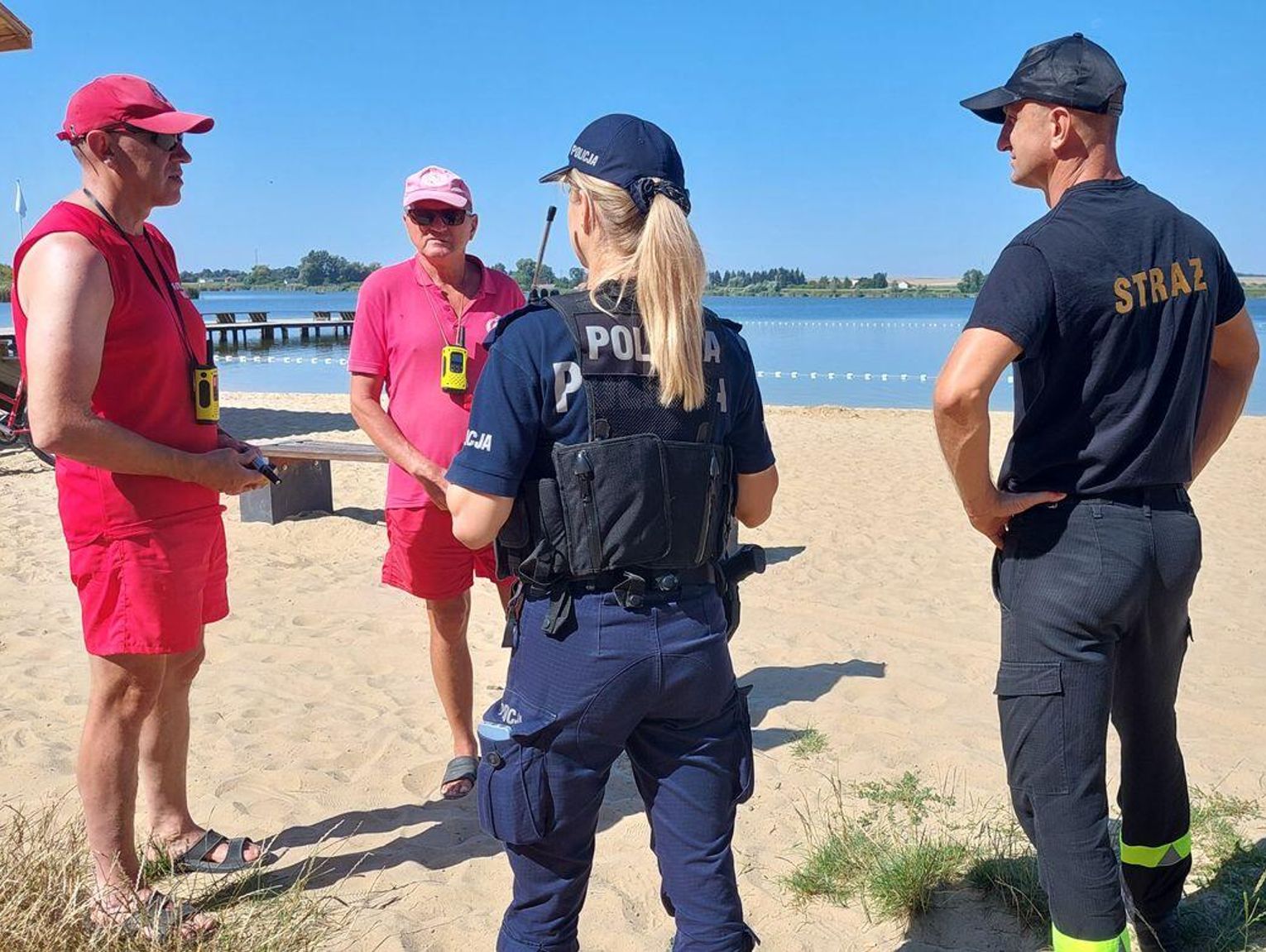 Policja i strażacy czuwają nad bezpieczeństwem nad wodą