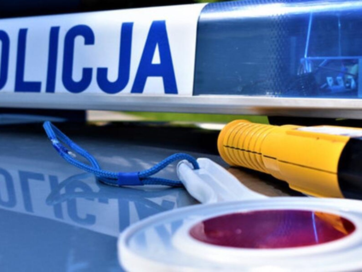 Policjant z Chełma usłyszał już zarzuty. Nietrzeźwy uderzył radiowozem w budynek komendy
