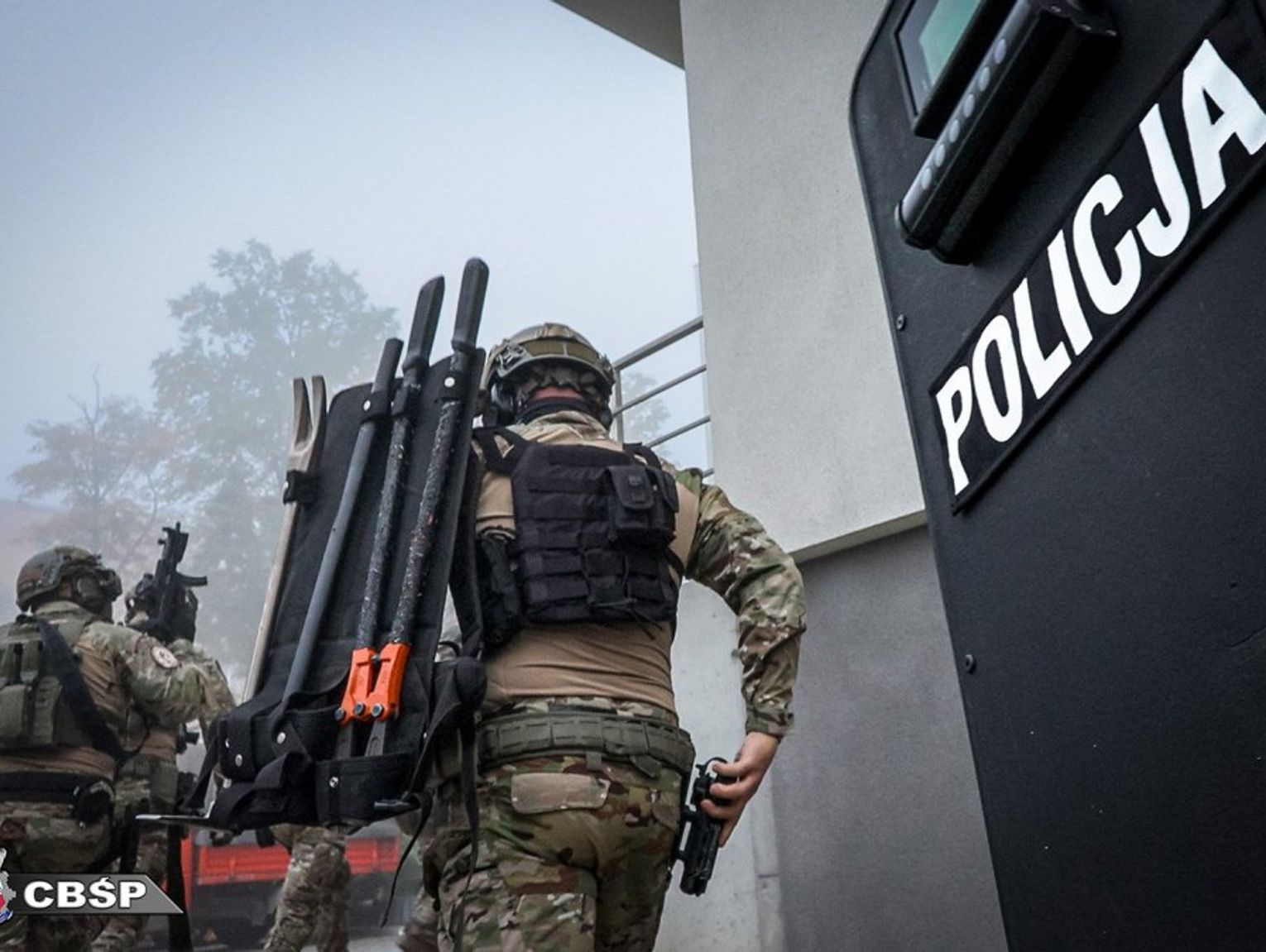 Policji ufamy coraz mniej. Jest specjalne badanie [MAPA]