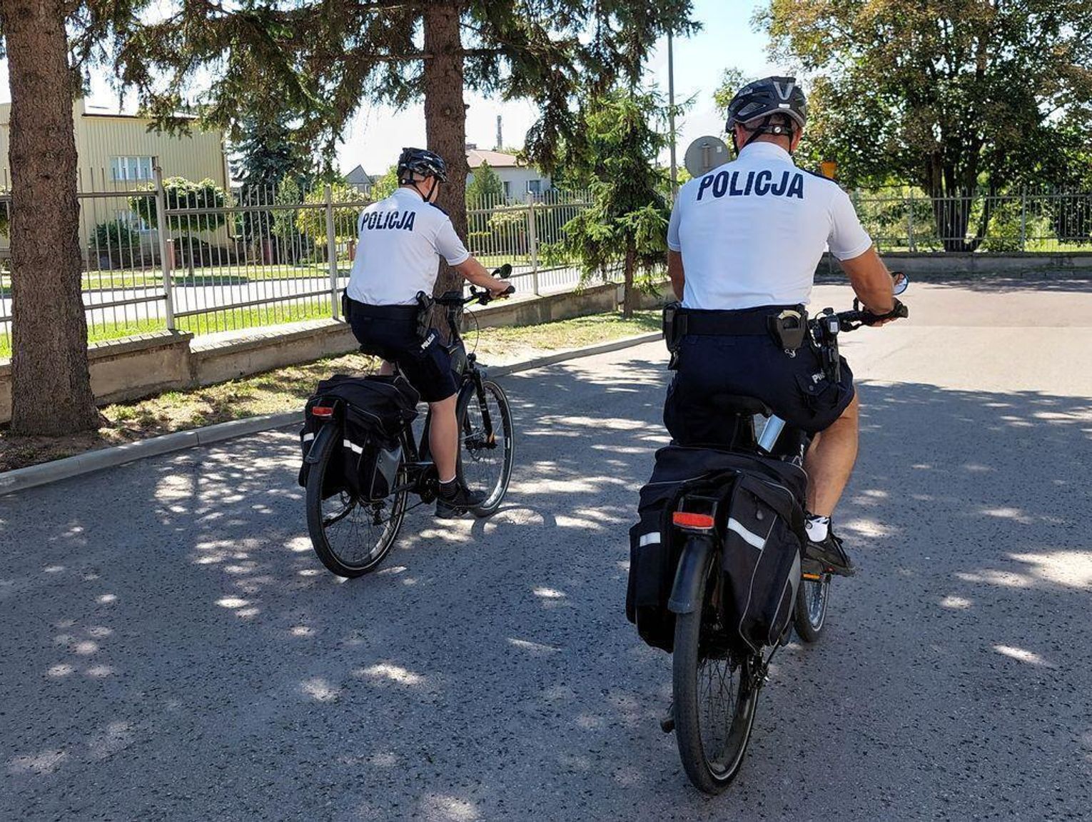 Policyjne patrole rowerowe czuwają nad bezpieczeństwem w Chełmie i okolicach
