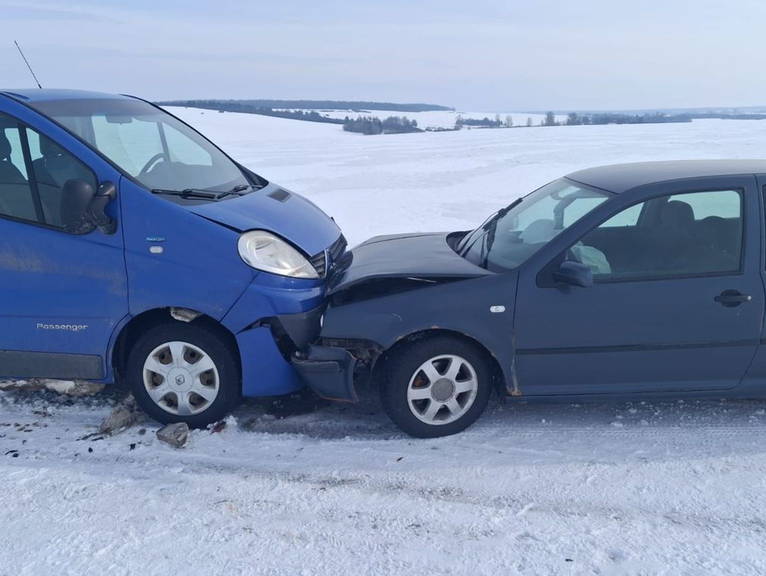 Pow. chełmski. Potrącenie nastolatka i czołowe zderzenie z busem