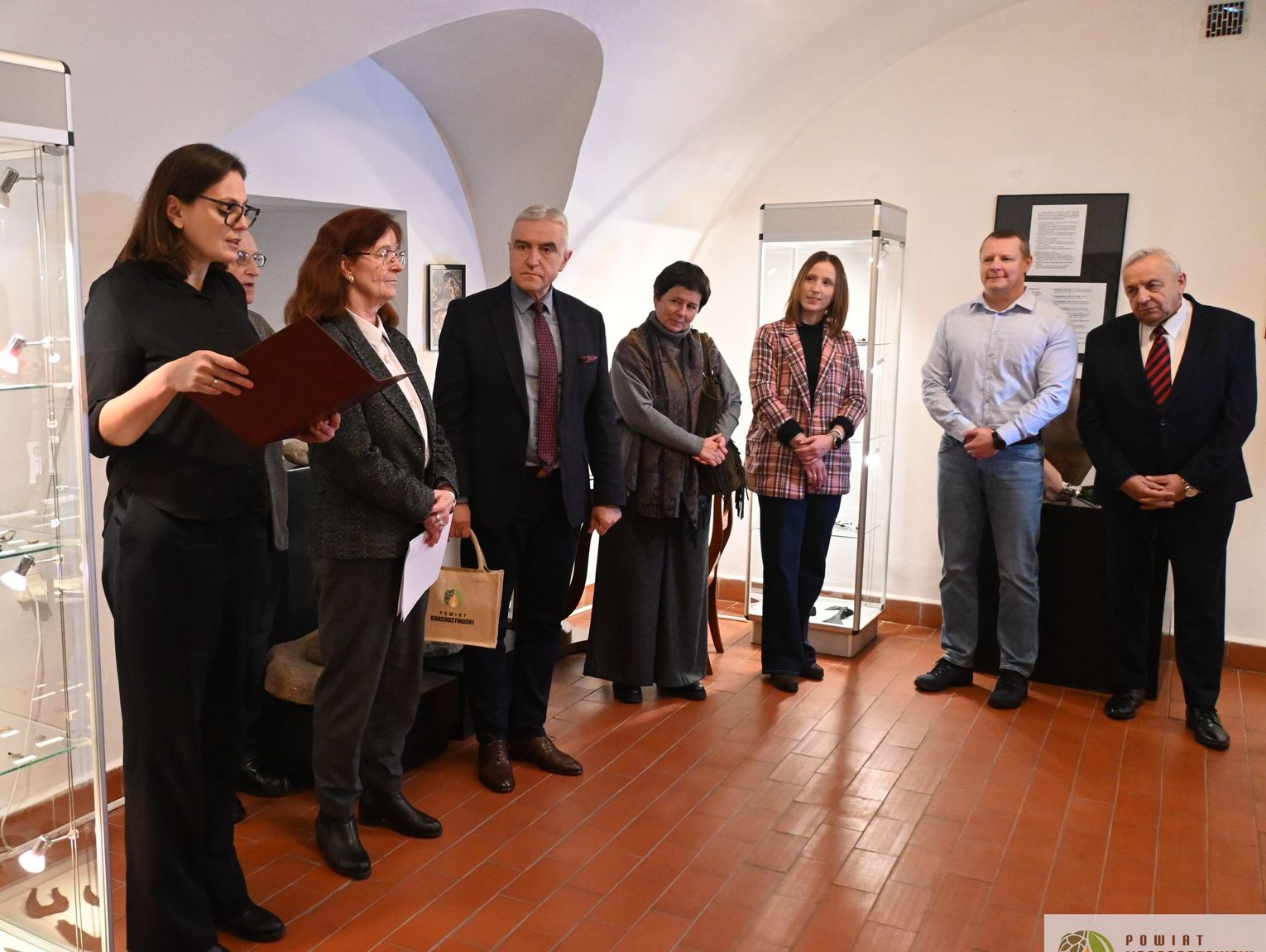 Pow. krasnostawski. Archeologiczne skarby lokalnych poszukiwaczy na wystawie „Pod warstwą czasu” [GALERIA ZDJĘĆ]