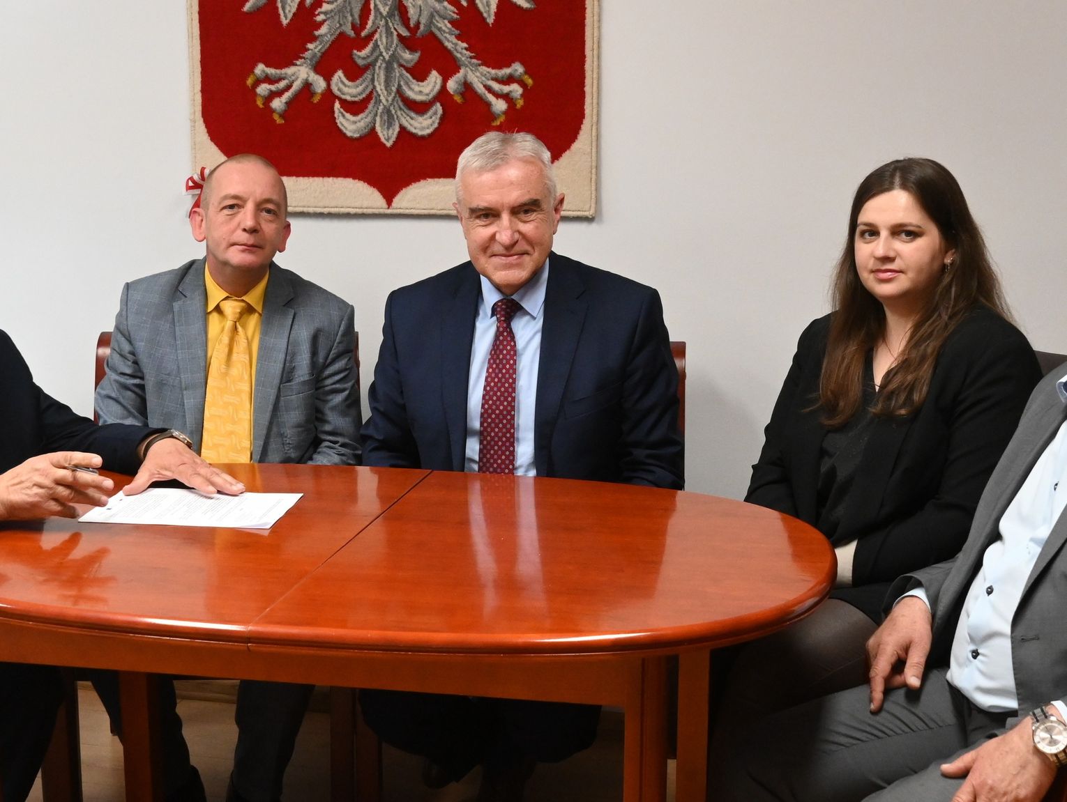Pow. krasnostawski. Cyfrowa geodezja coraz bliżej mieszkańców. Powiat podpisał ważną umowę