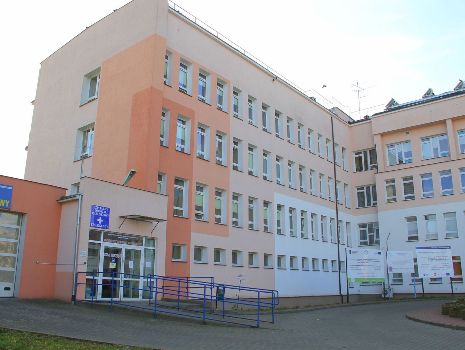 Pow. krasnostawski. Radny zapytał o długi i kolejki do kardiologa. Dyrekcja szpitala podaje najnowsze dane