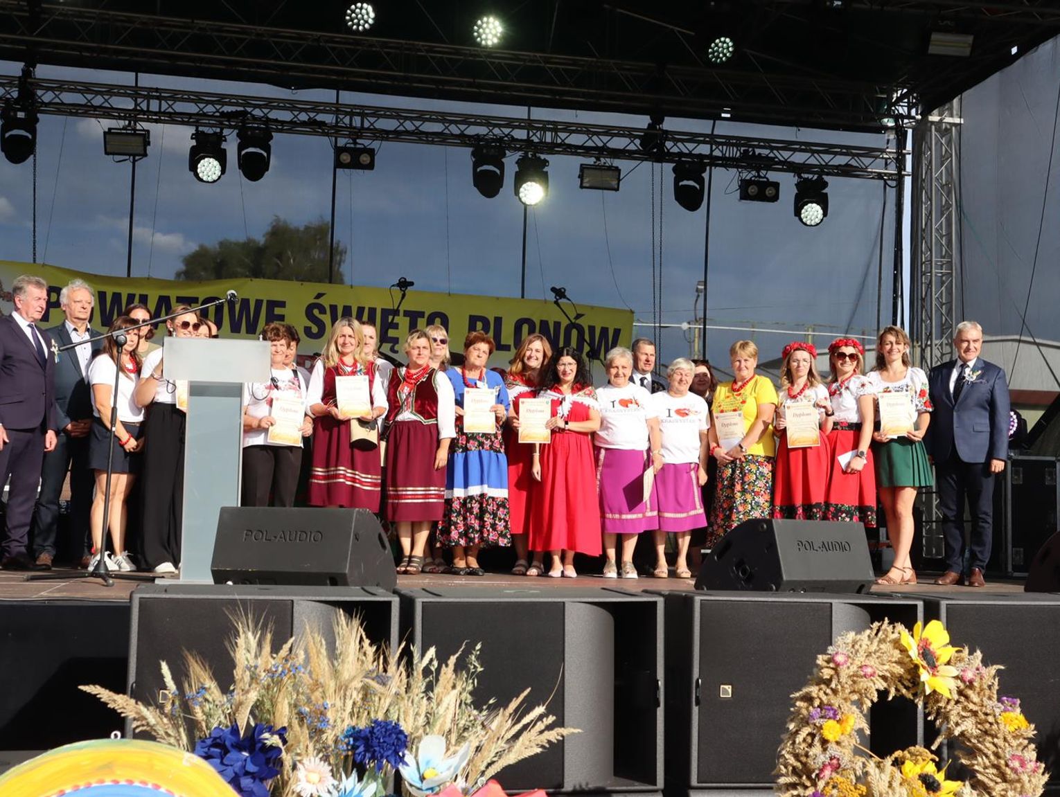 Pow. krasnostawski. Wieńce pełne tradycji i stoiska pełne pomysłów. Nagrodzone podczas dożynek [GALERIA ZDJĘĆ]