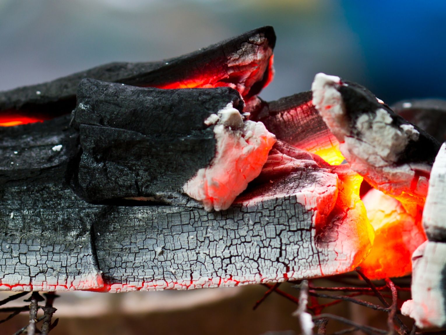 Pożar naczepy na przejściu granicznym w Dorohusku. Ogień w ładunku węgla drzewnego