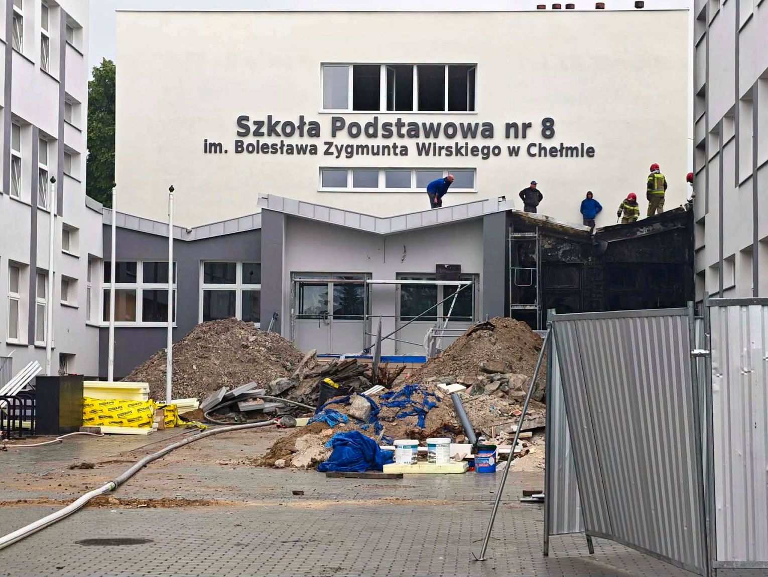 Pożar w Szkole Podstawowej nr 8 w Chełmie. Konieczna była ewakuacja [ZDJĘCIA]
