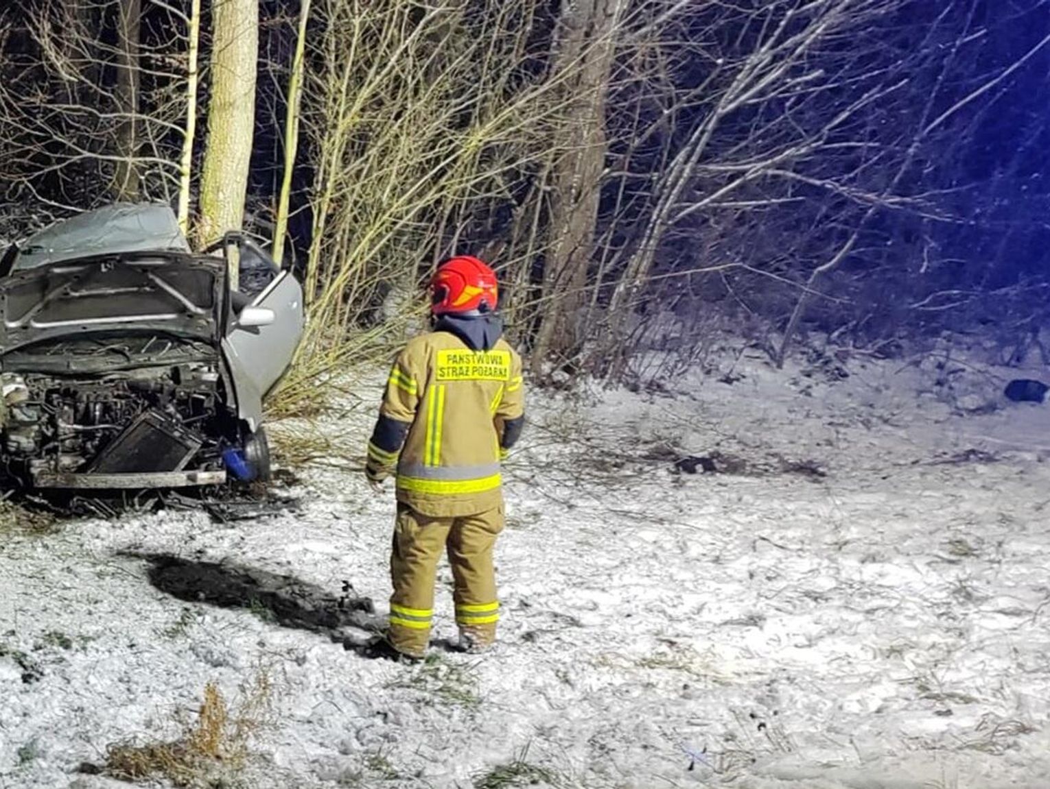 Prawie dwa promile i roztrzaskana na drzewie audi. 38-latek mógł doprowadzić do tragedii