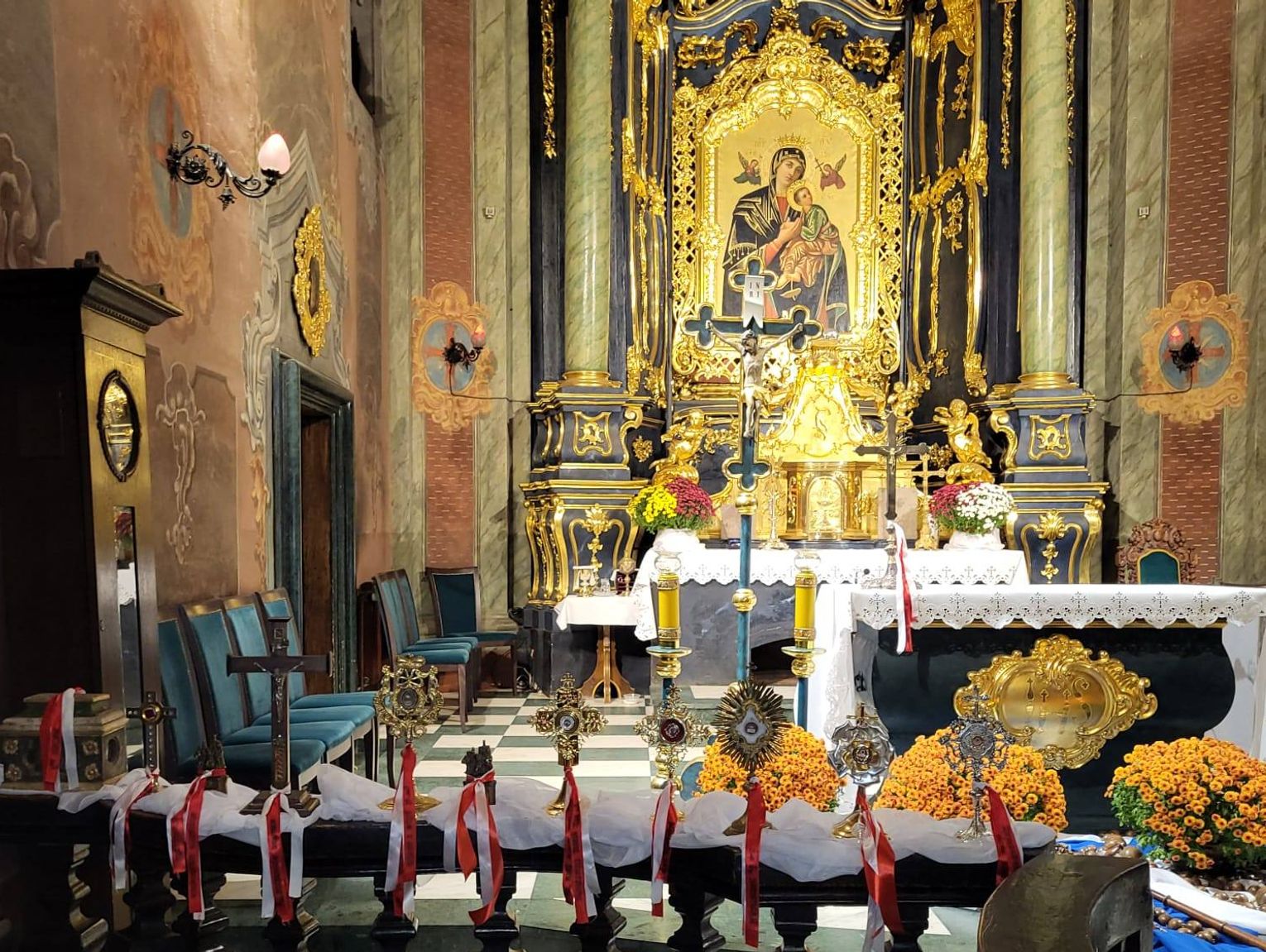 Chełm. Procesja z relikwiami i msze na cmentarzach – parafia zaprasza mieszkańców