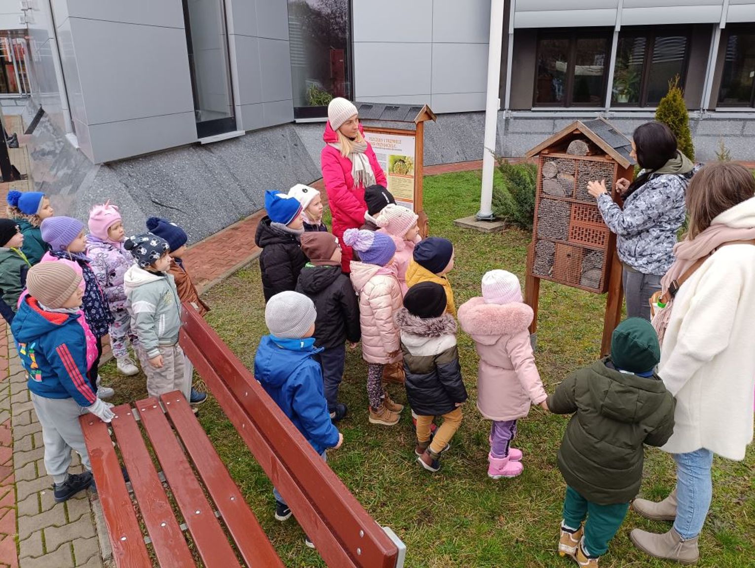 Pszczoły i trzmiele nasi przyjaciele - działania na rzecz bioróżnorodności wokół Cementowni Chełm